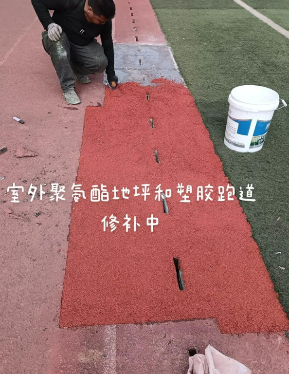 沙雅球场地面翻新维修，核心是先诊断破损
